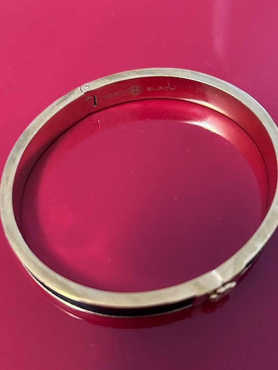 Tory Burch - 1/2” Black Leather Inlay Gold Hinged Bracelet - Picture 7 of 11